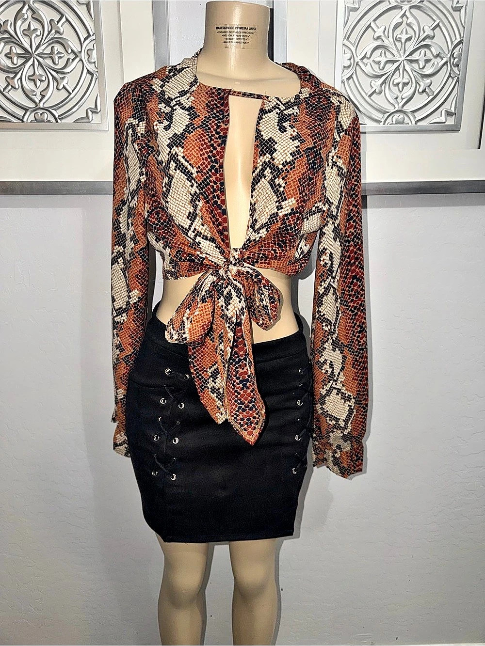 boohoo Snake Print Tie Front Blouse Size Medium Like New
